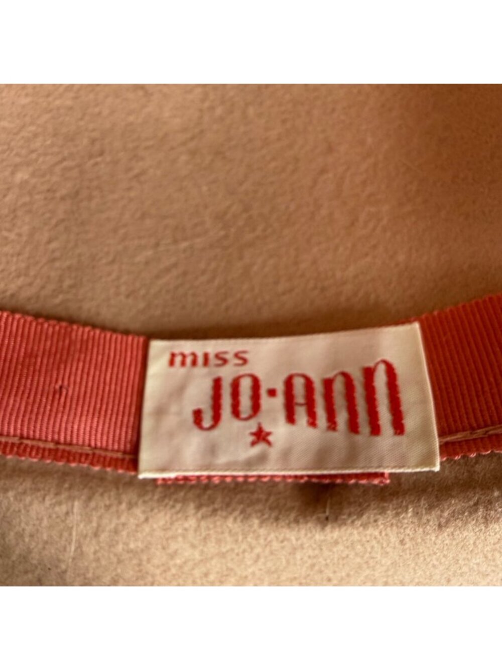 Geo W Bollman Miss JoAnn Tan Wool Felt Cloche Hat Satin Ribbon Bow Vintage - Picture 7 of 7